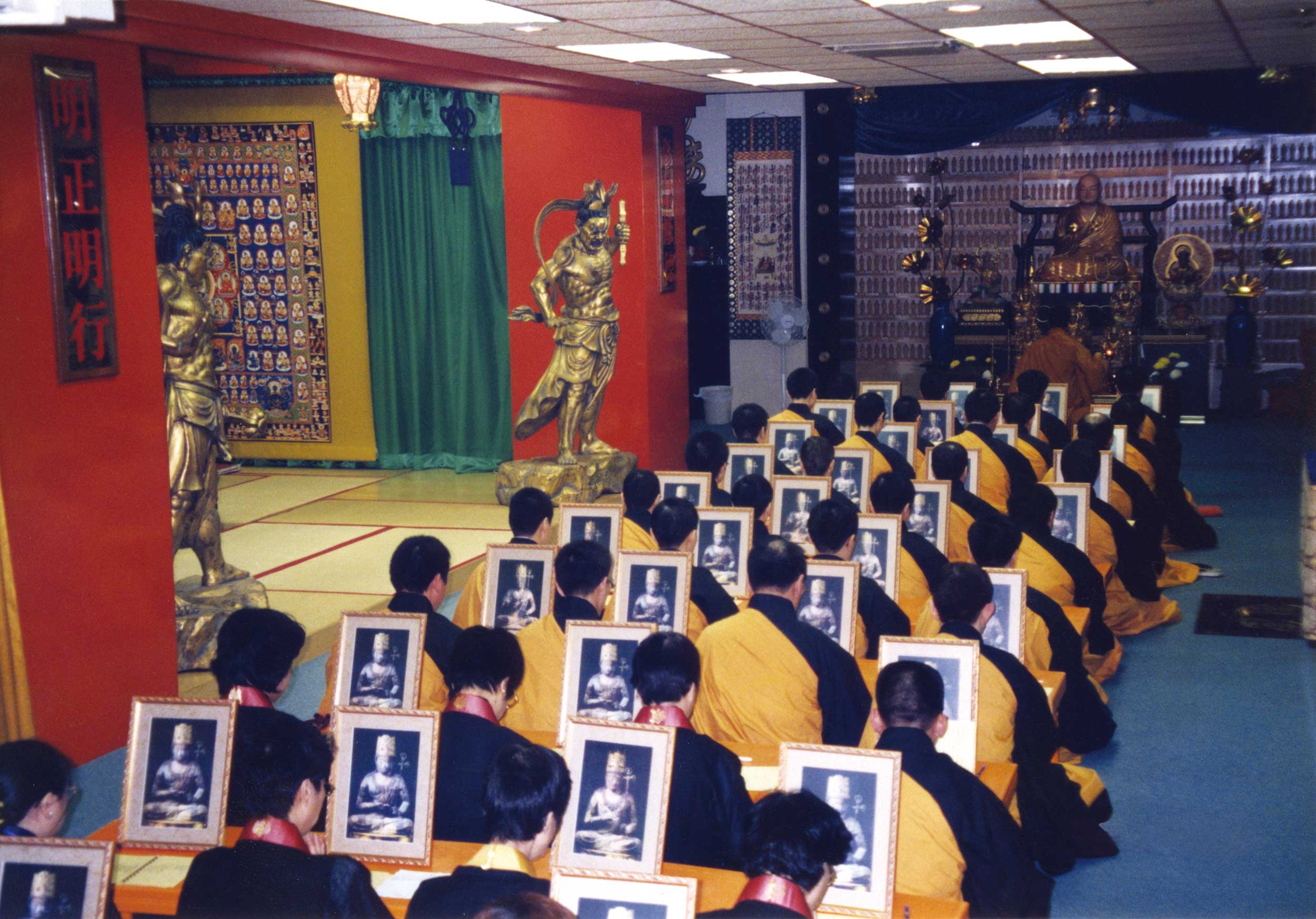 怡然金剛於一九九六年開創「修明學會」為東密佛堂於香港灣仔克街。