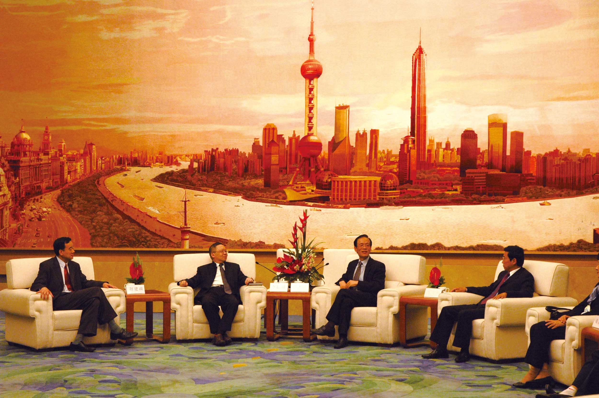 李居明怡然金剛與居士團獲統戰部樓志豪副部長接見，地點為首都北京人民大會堂上海廳。