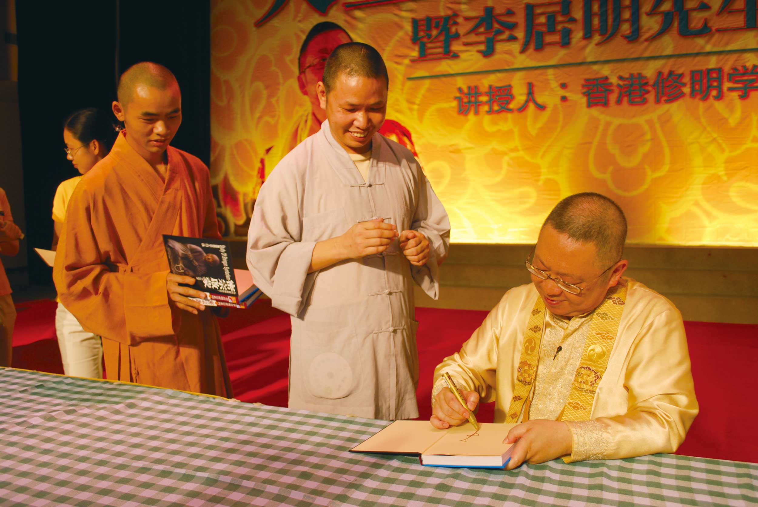 大師在全中國擁有千萬計的出家眾讀者，深受佛教界人仕的尊敬和愛戴。