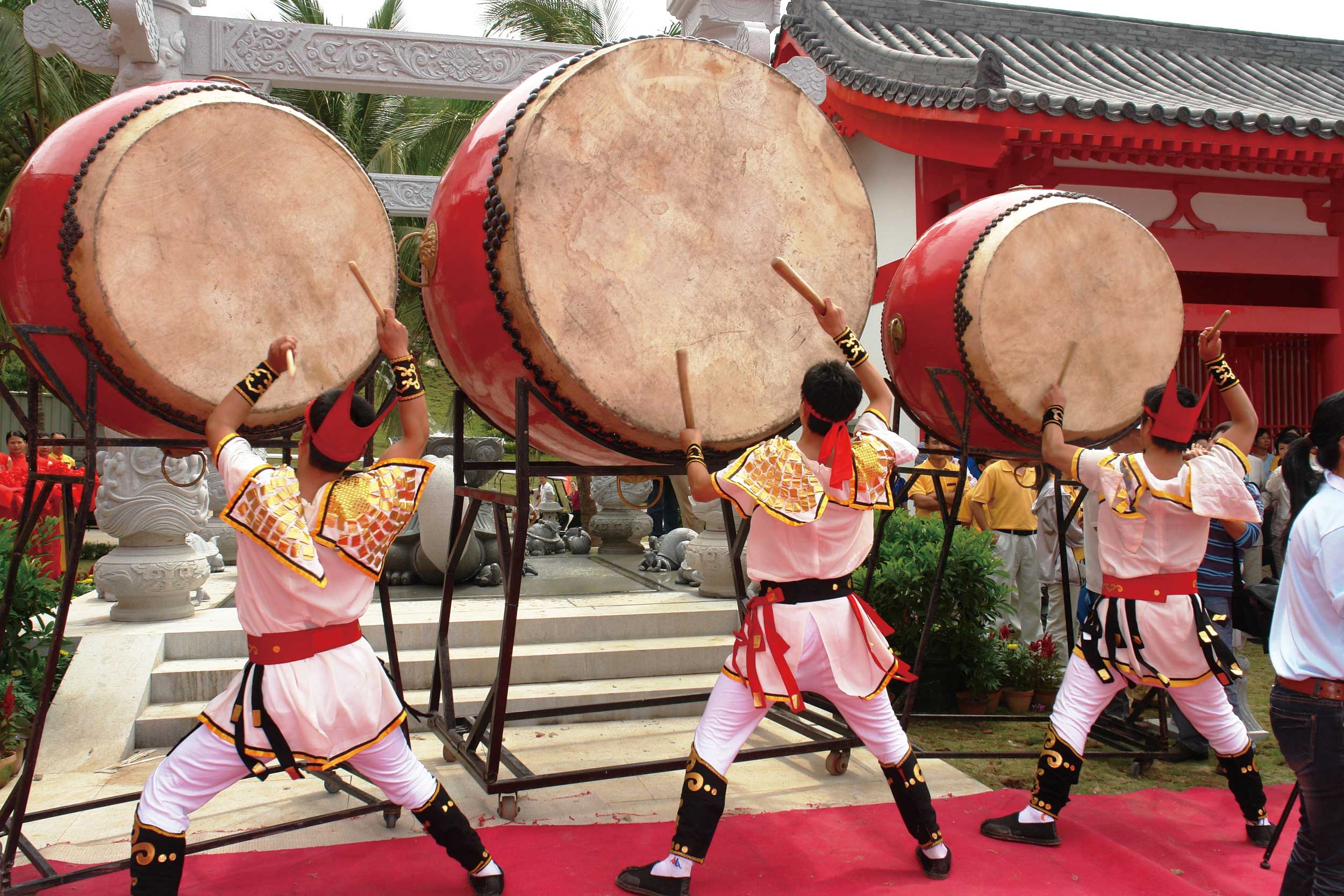 唐代時出征及打勝仗後，均由絳州大鼓負責打鼓助陣，這次為密法歸華打氣，氣勢如虹。